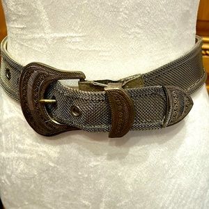 Silver metal belt with detail